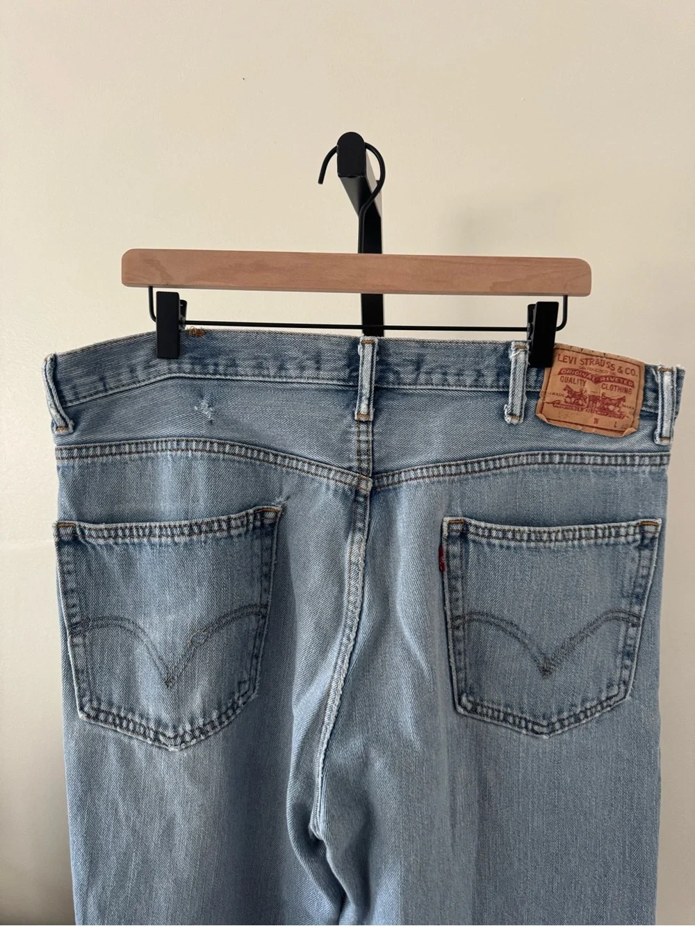 Levi's Women’s/Men's Light Blue Relaxed Straight Jeans